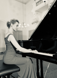 Pianistin und Dirigentin Kalina Dworzynska ist Inhaberin der Klavierschule Studio Sonata in Berlin Wilmersdorf